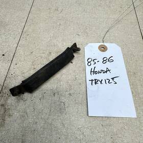 61122-vm6-000 Honda 85- 86 Fourtrax Trx 125 Front Fender Stay Tank Bracket