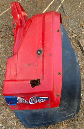 80100-958-683 Honda 1983 Atc200e Big Red Right Rear Fender With Hardware Oem