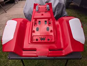 80100-hb9-306za Honda Trx250r 1988 Oem Red Rear Fender Plastic Trx 250r Cracked