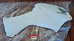 83550-hm8-b80zb Honda Recon 250 Te Tm Ross White Right Side Gas Tank Cover Body Panel