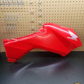 83550-hs0-a00zb Honda Recon 250 Te Tm Red Right Body Side Panel Silver Sticker
