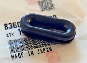 83601-mb0-000 Honda Atv And Motorcycle Oval Gubber Grommet Side Covers Fenders Headlight