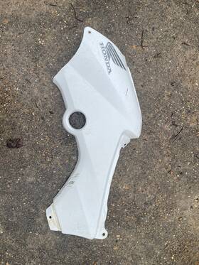 Honda 83650-hs0-a40zc Recon 250 Te Tm White Left Body Side Panel Black Sticker