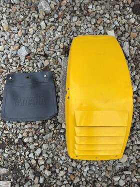 5v7-21511-00-00 Yamaha 82-83 Tri Moto 175 Front Fender Plastic With Rubber Mud Flap - Excellent Oem