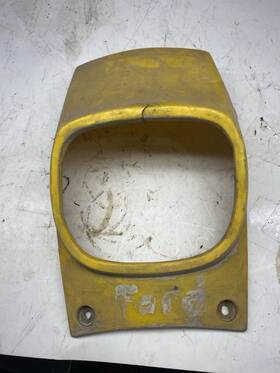 Yamaha 5v72151100095v7215110000 Tri Moto 175 Head Light Bezel Oem Sold As Seen In Picture One Crack